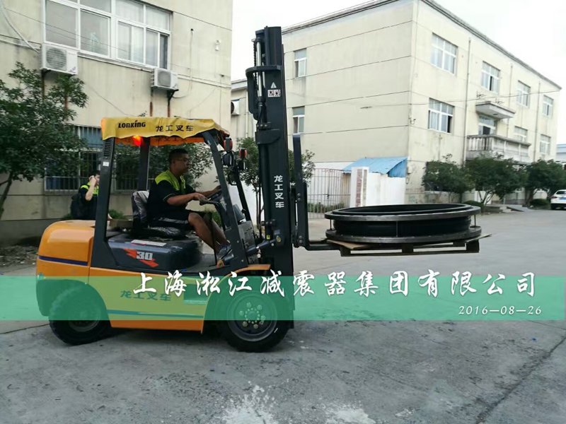 杭州某污水處理廠急購DN1200橡膠接頭【G20峰會(huì)期間】 杭州某污水處理廠急購DN1200橡膠接頭【G20峰會(huì)期間】