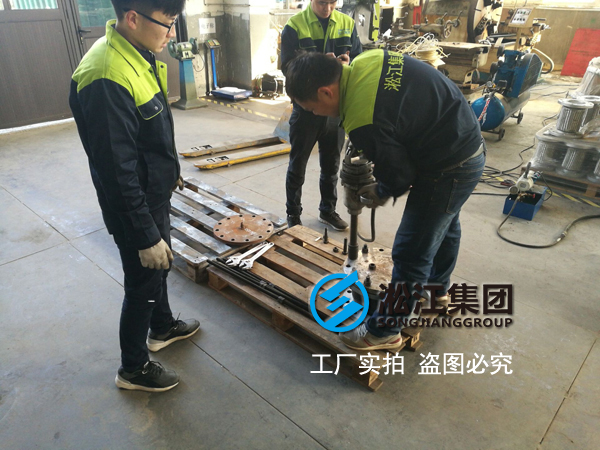 新年新開始 產(chǎn)品質(zhì)量第一為重要 DN250橡膠接頭壓力檢測培訓 新年新開始 產(chǎn)品質(zhì)量第一為重要 DN250橡膠接頭壓力檢測培訓