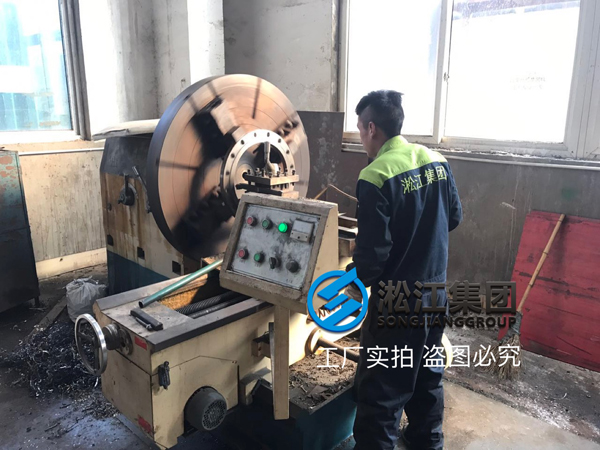 【生產(chǎn)現(xiàn)場(chǎng)】橡膠接頭開槽法蘭生產(chǎn)現(xiàn)場(chǎng) 【生產(chǎn)現(xiàn)場(chǎng)】橡膠接頭開槽法蘭生產(chǎn)現(xiàn)場(chǎng)