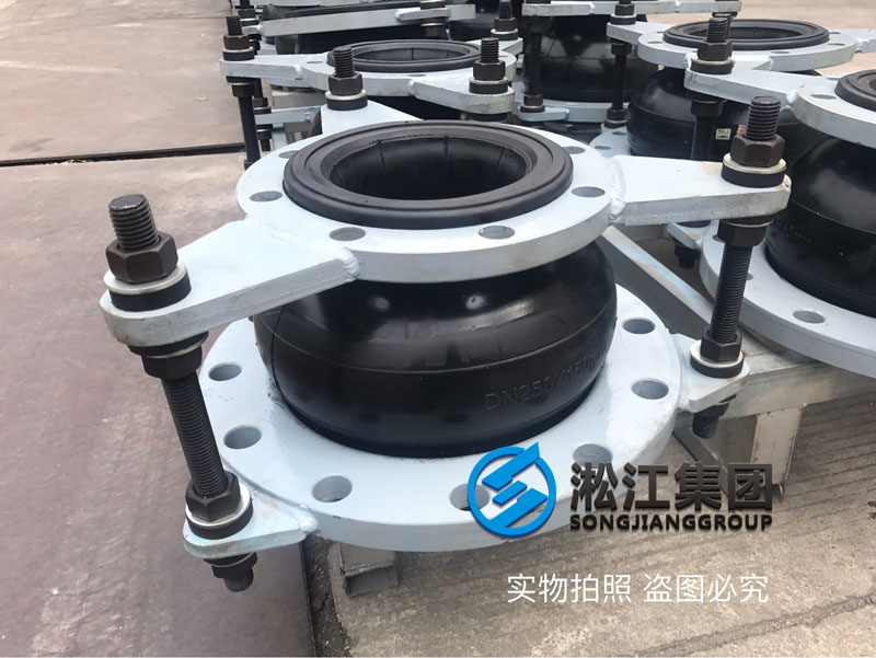 板式換熱機組用高壓異徑橡膠接頭發(fā)貨現(xiàn)場 板式換熱機組用高壓異徑橡膠接頭發(fā)貨現(xiàn)場
