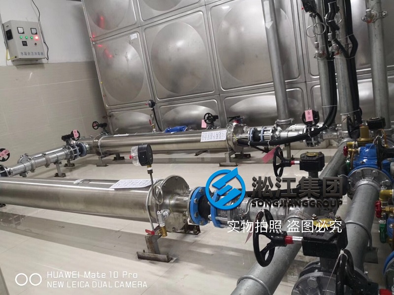 廈門世茂湖濱首府泵房橡膠接頭安裝現(xiàn)場 廈門世茂湖濱首府泵房橡膠接頭安裝現(xiàn)場